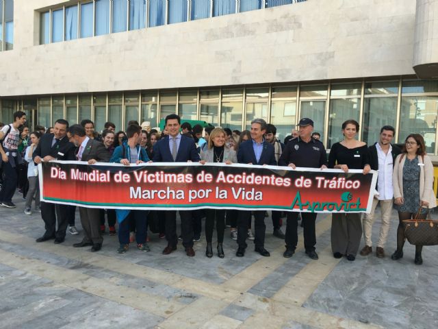 Estudiantes de Secundaria participan en una Marcha contra los accidentes de Tráfico