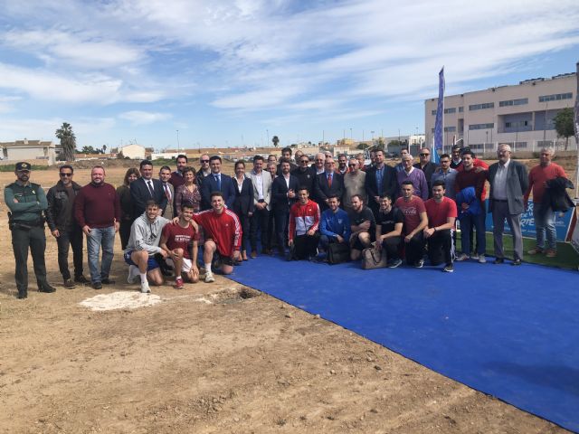 La Comunidad invierte 200.000 euros en el campo de fútbol de Santiago de la Ribera