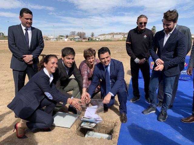 Comienzan las obras de construcción de un campo de fútbol en la Facultad de Ciencias del Deporte