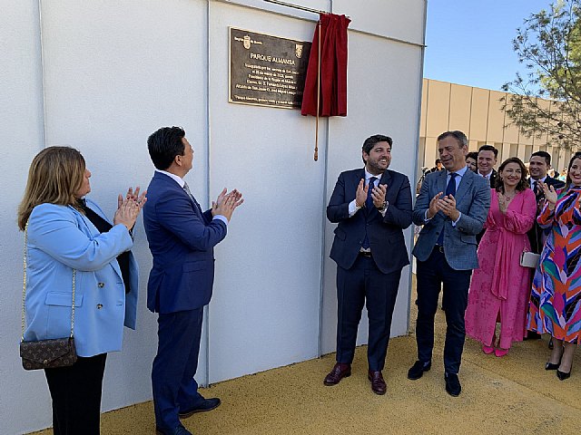 Miles de personas disfrutan del nuevo Parque Almansa que reabre sus puertas con una día de fiesta