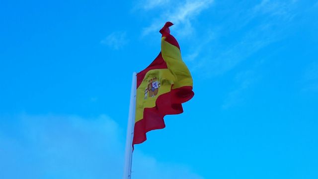 Izada de Bandera en Puertas del Mar para celebrar el Día de las Fuerzas Armadas