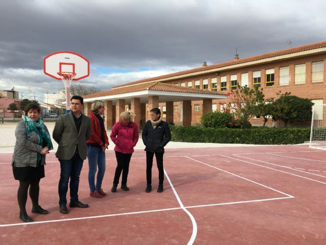 El Ayuntamiento renueva las instalaciones deportivas del CEIP Servero  Ochoa