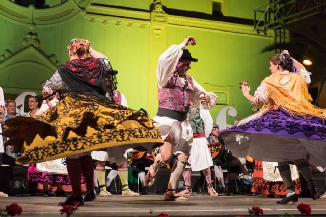 Los Mayos recorrerán los templos del municipio en la tarde noche del 30 de abril al 1 de mayo con los Coros y Danzas Mar Menor