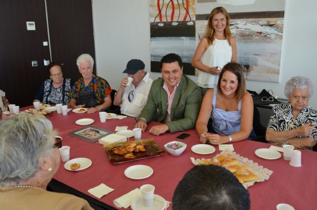 El alcalde celebró el Día de los Abuelos con los usuarios del Centro de Estancias Diurnas de Personas Mayores