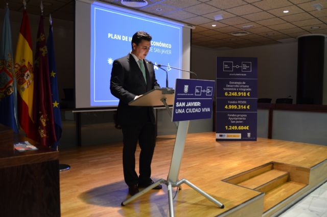 La bajada de impuestos abandera el Plan de Impulso Económico de San Javier presentado anoche al sector económico del municipio