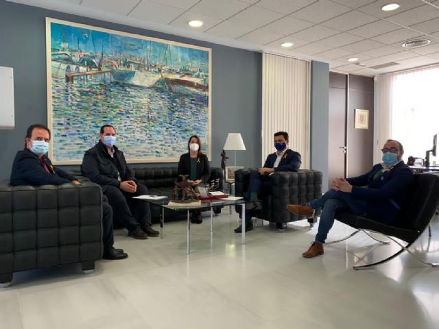 El alcalde recibe a los representantes del colegio Dehoniano Sagrado Corazón