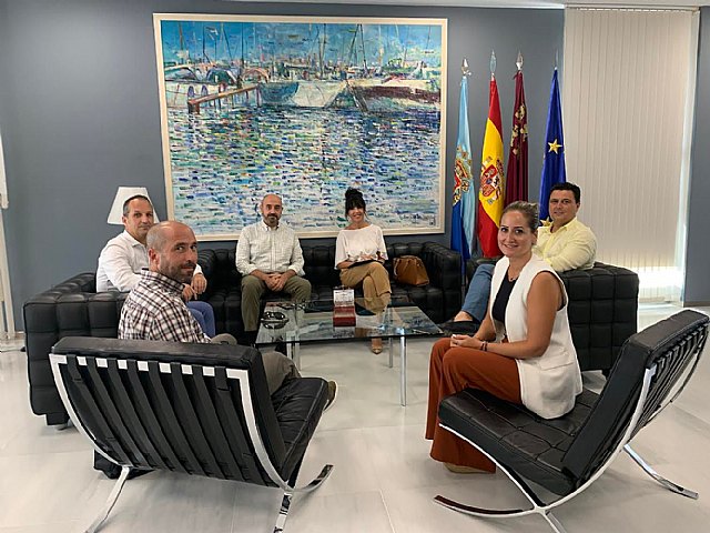 Los profesionales del turismo de la Región estrechan lazos con el ayuntamiento de San Javier para sacar adelante nuevas propuestas dinamizadoras del turismo