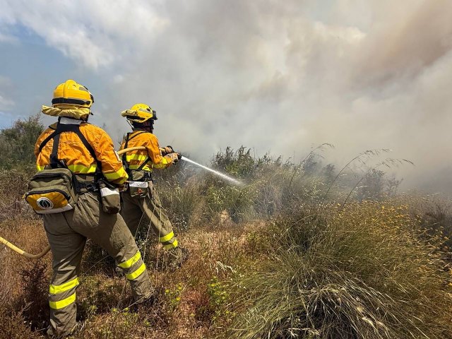 Incendio en el paraje de La Hita, en Santiago de la Ribera (San Javier)