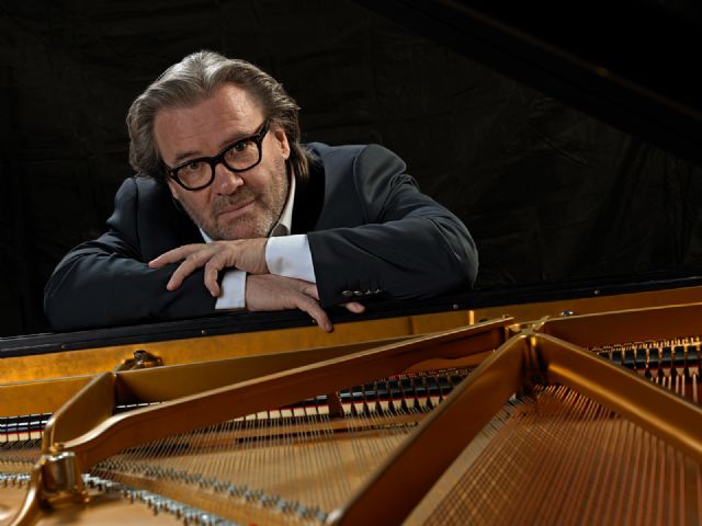 El pianista Thierry Lang sustituye al también pianista Ramsey Lewis en el programa del festival