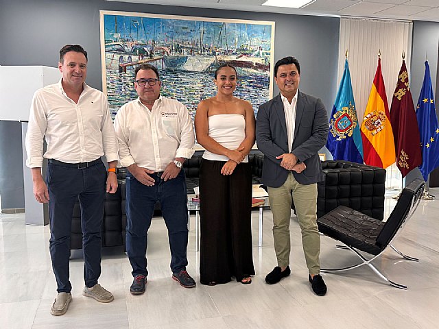 El alcalde recibe a Carla Lera, medalla de bronce en el Campeonato del Mundo Universitario de Brasil