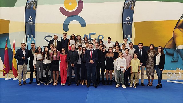 La natación regional celebra su fiesta anual en San Javier