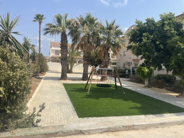 La concejalía de Turismo recupera un nuevo espacio como zona verde y sostenible en La Manga del Mar Menor