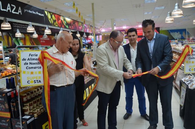 El concejal de Comercio inaugura una Feria de Alimentos de la Comarca en Supercosta
