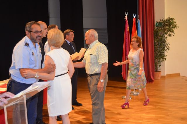 La AGA entrega los diplomas a los ciudadanos que juraron bandera con motivo del 125 Aniversario de Santiago de la Ribera