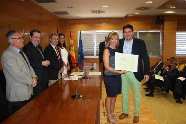 El Ayuntamiento de San Javier recibe el Premio a las 'Iniciativas de educación ambiental' que concede la Consejería de Agricultura y Agua