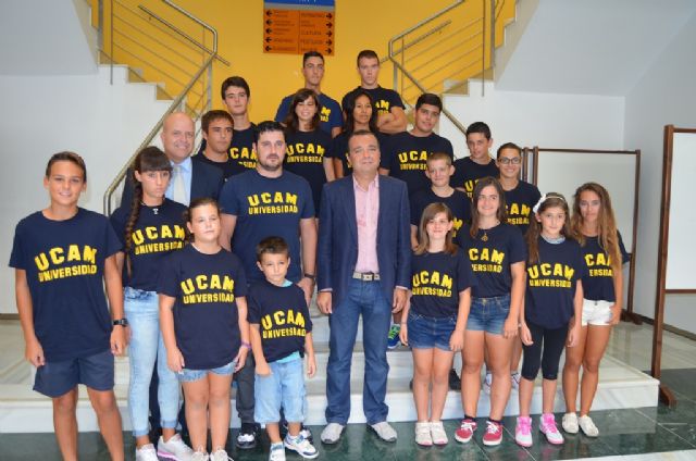 David Cal apadrinó ayer en San Javier el UCAM Escuela de Piragüismo Mar Menor