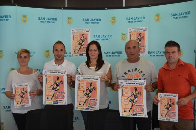La concejalía de Igualdad muestra su apoyo al equipo femenino del Mar Menor CF