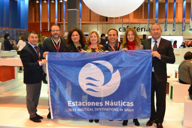 La Estación Náutica Mar Menor recibió ayer su 'bandera' acreditativa en Fitur