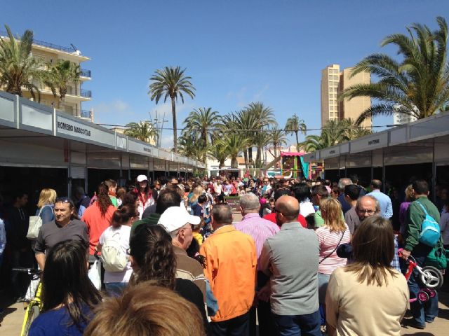La Feria Outlet de Santiago de la Ribera se supera con más de 30.000 visitantes