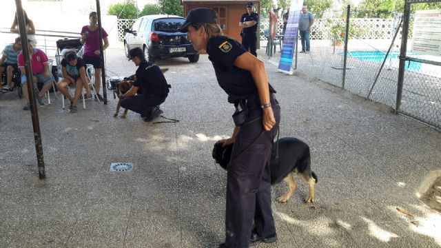 Fundamifp acogió la una exhibición de la Unidad Canina de Policía Nacional en Murcia