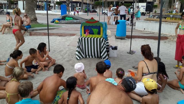La concejalía de Medio Ambiente lleva un año más su campaña de concienciación a las playas de San Javier