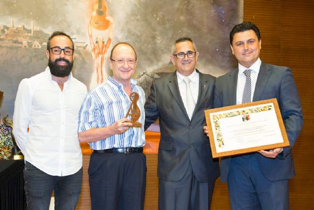 El Pleno agradece el galardón 'Pencho Cross' que el Festival del Cante de las Minas de La Unión otorgó al Festival de Jazz de San Javier