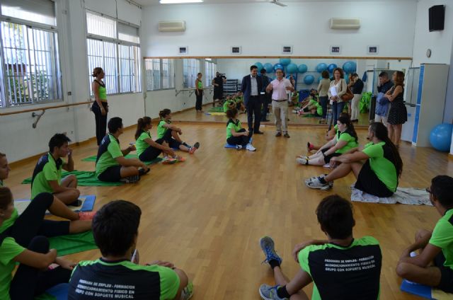 Quince jóvenes en paro se forman profesionalmente como monitores deportivos en un programa mixto del SEF en San Javier