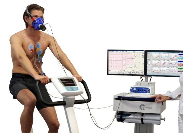 El Centro de Medicina del Deporte del PDM de San Javier incorpora una analizador de gases respiratorios en sus reconocimientos médicos