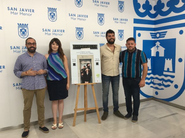 El Trío A Piacere formado por tres artistas locales estrenará su nuevo espectáculo “Entresuelos” con cuatro representaciones en Santiago de la Ribera en julio y agosto