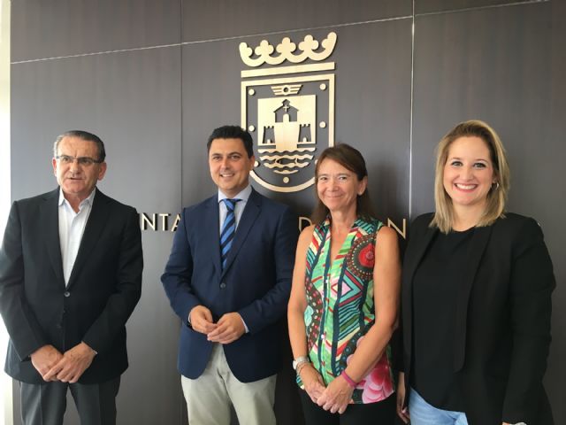 Ayuntamiento e Iberdrola firman un convenio para evitar el corte de suministro a familias del municipios sin recursos
