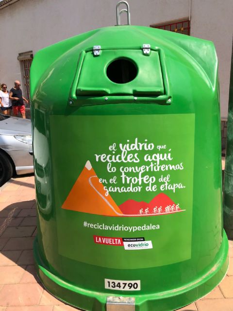 El Ayuntamiento se suma a la campaña 'Recicla vidrio y pedalea' con motivo de la llegada de La Vuelta a España 2018 a San Javier
