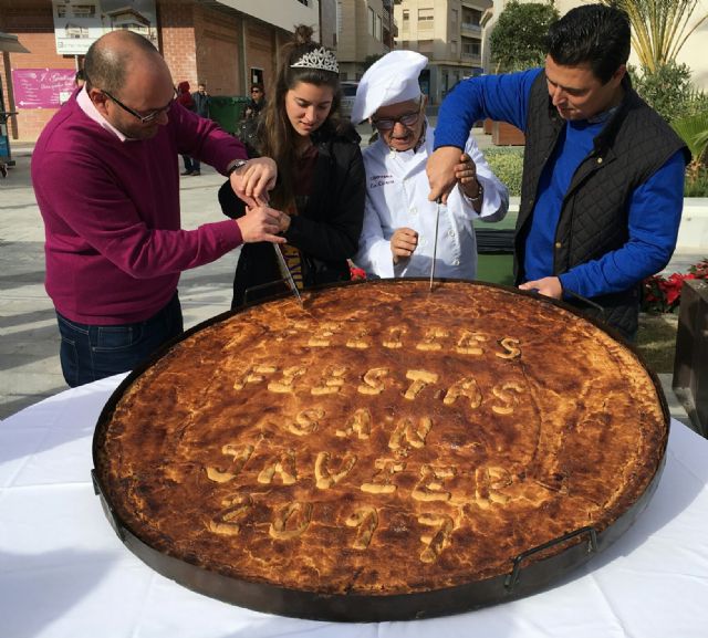 Degustación de más de mil raciones del pastel Cierva más grande del mundo