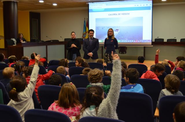 Los alumnos de 2° de Primaria del colegio 'Virgen de Loreto' visitaron el Ayuntamiento