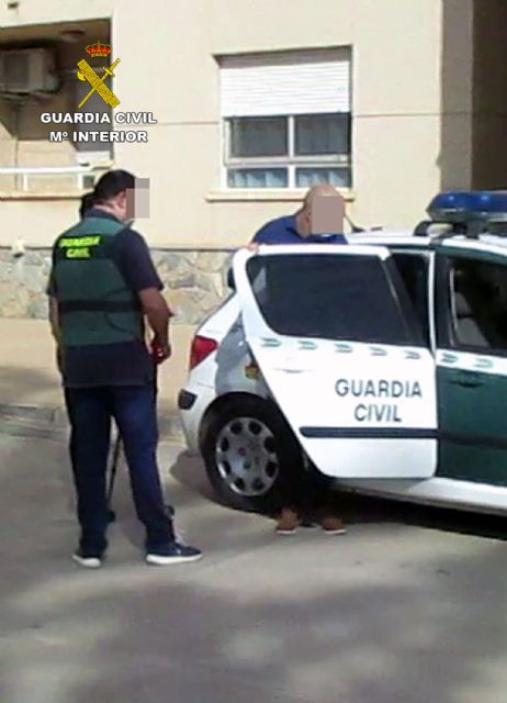 La Guardia Civil detiene en San Javier al presunto autor de una serie de estafas en viviendas vacacionales