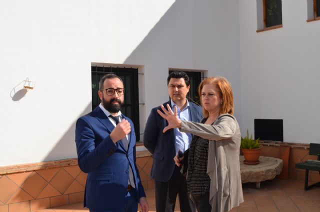 La directora general de Cultura, María Comas visitó el Museo de San Javier que ha solicitado su inclusión en la Red Regional de Museos
