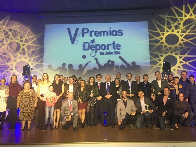 San Javier celebró anoche su fiesta anual del deporte con la Gala de entrega de premios a los mejores de 2016