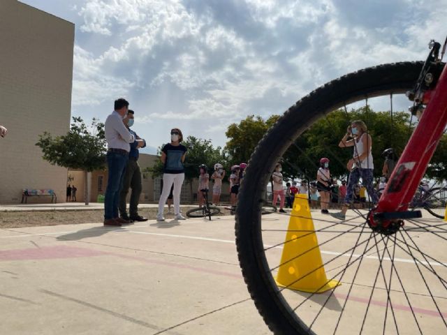 La Vuelta Junior Cofidis cierra en el CEIP 'El Recuerdo' su visita a los colegios del municipio