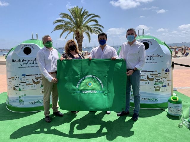 Ecovidrio presenta en San Javier la campaña Banderas Verdes que premiará la recogida de vidrio durante el verano en cinco municipios  costeros murcianos