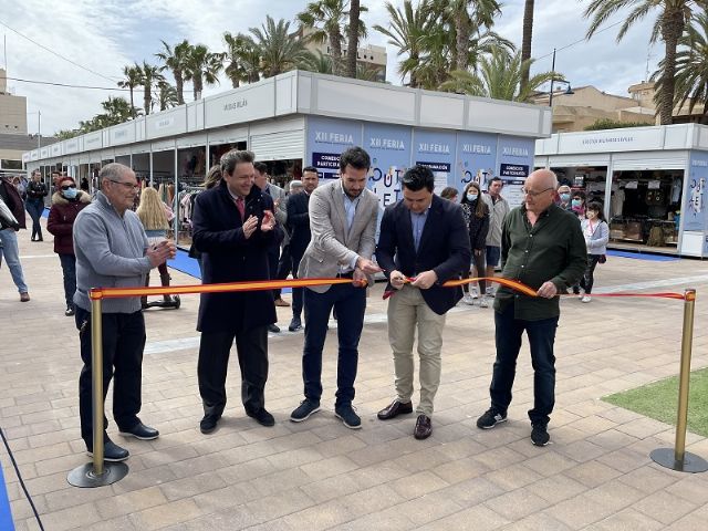 El alcalde, José Miguel Luengo inauguró la Feria Outlet de Santiago de la Ribera