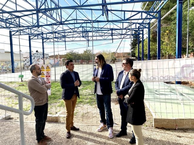El Ayuntamiento de San Javier invierte 120.000 euros para cubrir una pista deportiva en el CEIP El Mirador