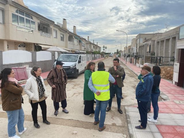 El Ayuntamiento invierte 530.000 euros para renovar los servicios urbanísticos del barrio Los Girasoles, en San Javier