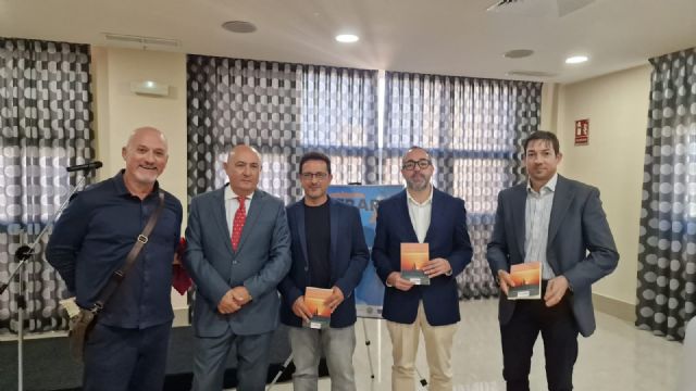 El madrileño Francisco Javier Escudero gana el II Certamen Literario de La Manga con la novela 'La fuerza del Lebeche'