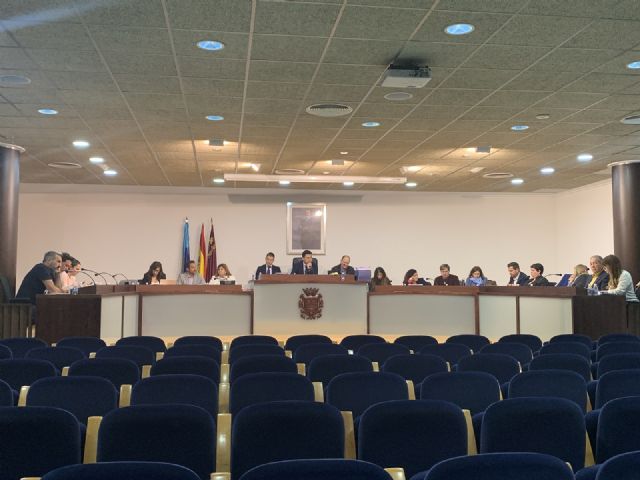 El alcalde de San Javier se compromete en el Pleno con los bomberos del Consorcio
