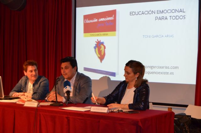 Toni García Arias reivindica la importancia de la correcta gestión de las emociones en su libro 'Educación emocional para todos'