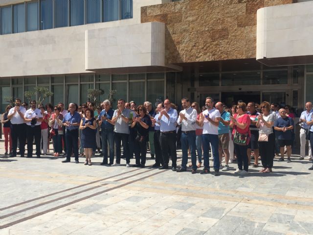 Día de luto oficial y minuto de silencio en San Javier por la muerte de Manuel Leal, que fue concejal del Ayuntamiento