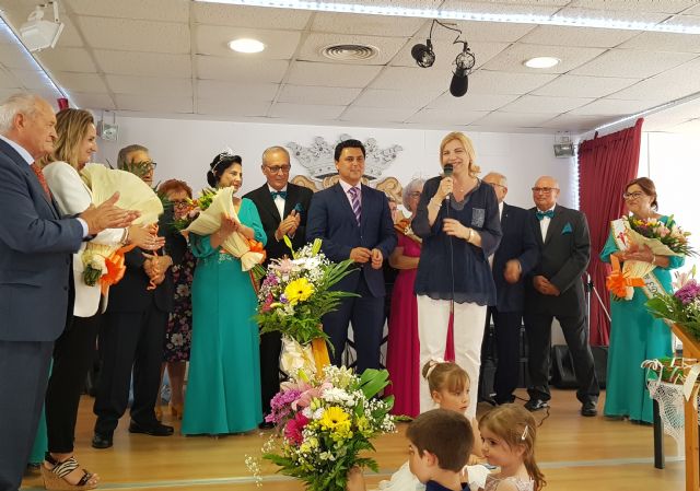 La consejera de Familia asiste a la elección de la reina y las damas del centro municipal de personas mayores de San Javier