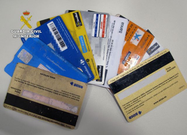 La Guardia Civil detiene en San Javier a un clonador de numeración de tarjetas bancarias