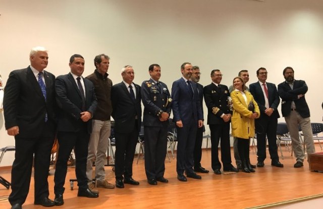 El RCR Santiago de la Ribera otorgo el título de Socio de Honor a la Armada Española