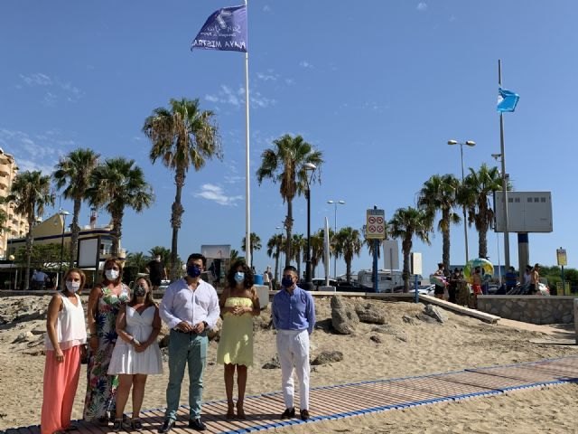La bandera de 'Turismo Seguro' ondea en las playas de San Javier y San Pedro del Pinatar