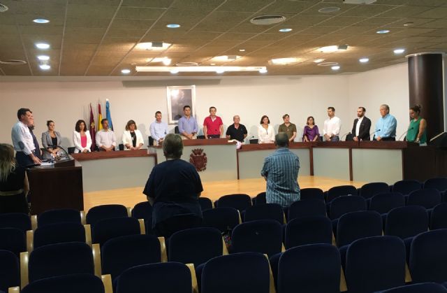 El Pleno del Ayuntamiento de San Javier empieza con un minuto de silencio por el fallecimiento del comandante y la alférez de la AGA en accidente áereo